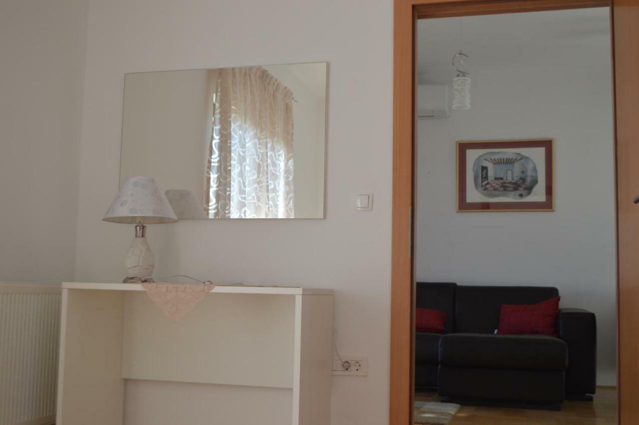 Apartmani Mila Sukošan エクステリア 写真